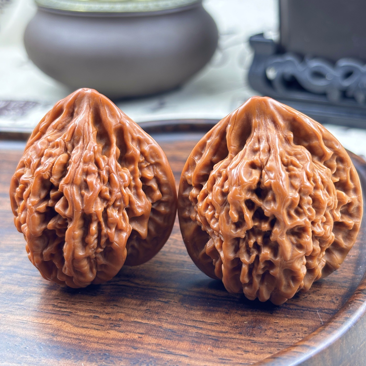 Old Tree High-Quality Walnut for Men's Hand Play, Official Hat Lion Head Design, Peach Stone Handpiece for Practice, Antique Walnut for Handling