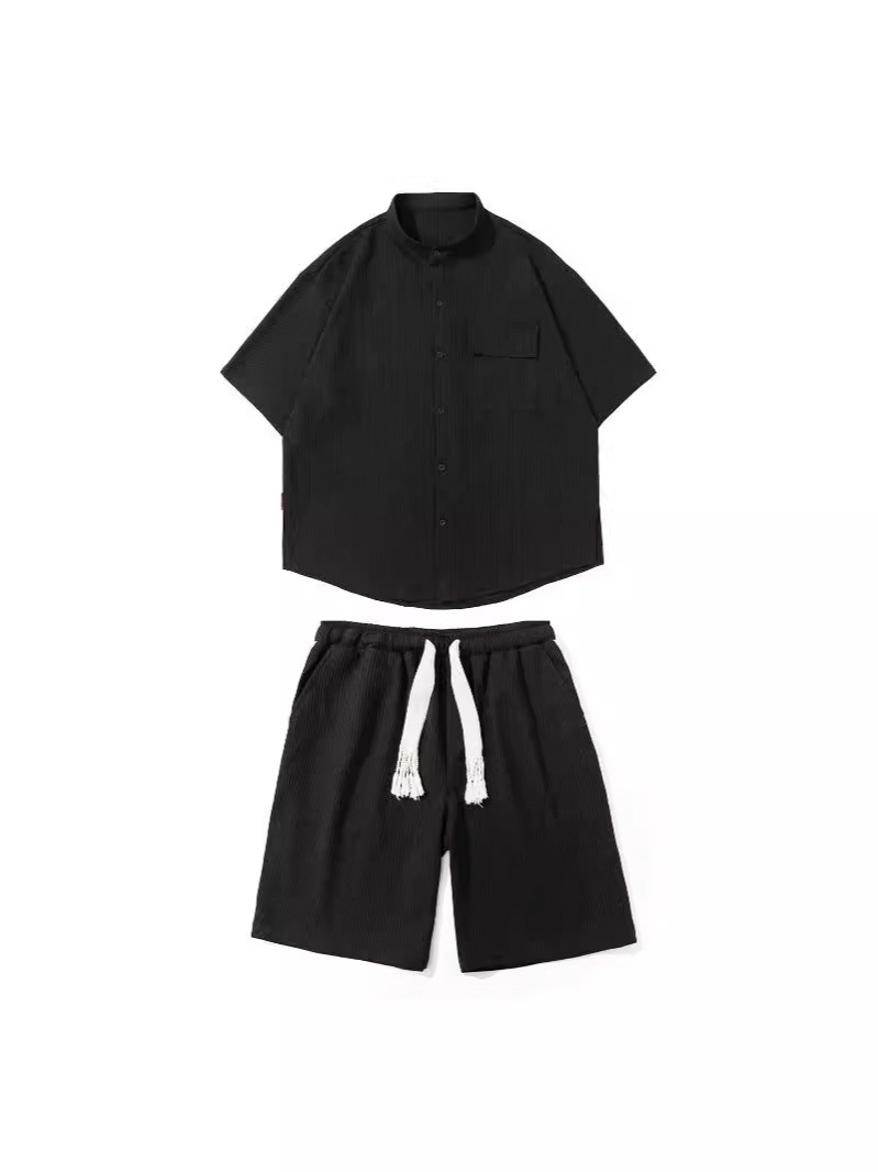 2024 nueva moda estilo de Hong Kong traje de caída de seda de hielo de alta calidad pantalones cortos de camisa de manga corta para hombre estilo de tendencia de control de conjunto para hombre