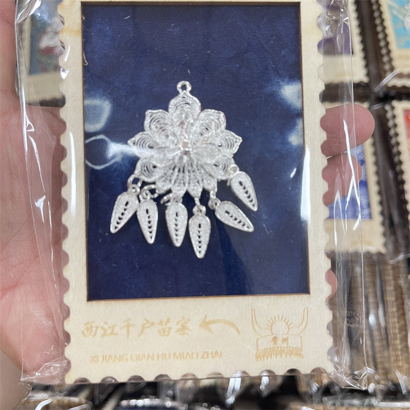 貴州省のミャオ族の特色ある織物の冷蔵庫用マグネット、ミャオ族の銀製品を模したお土産、工芸品、卸売、民族風|undefined