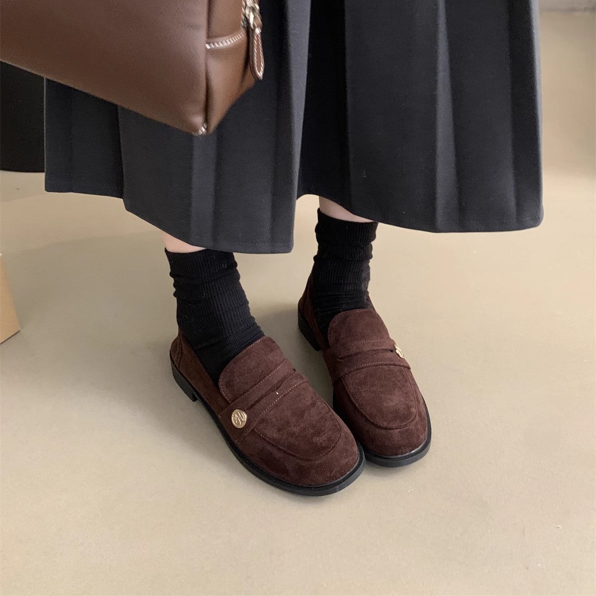 Zapatos de cuero pequeños británicos para mujer 2025 primavera nuevo estilo francés de estilo coreano cabeza redonda retro viaje un pie tacón grueso mocasines