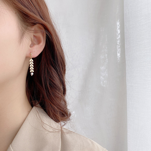 Three-piece niche design wheat ear pearl necklace, earrings, bracelet set, cold style simple internet celebrity jewelry