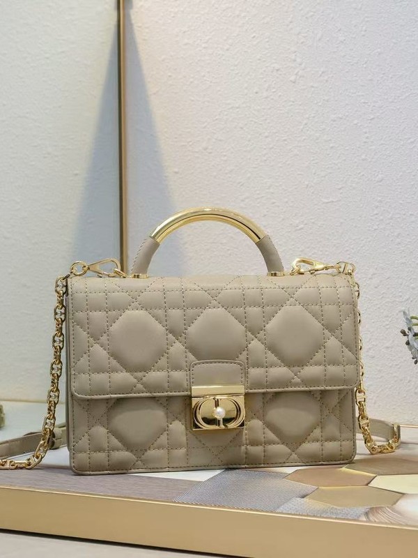 D家の女性のハンドバッグの黒色の小さい牛革の針法の古い金色のハンドルの新型のCDのバックルの藤の格の本革の女性のカバン|undefined