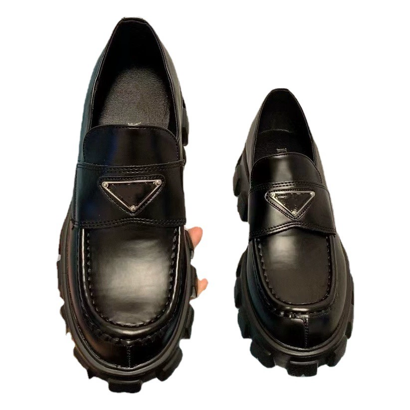 Оптовые лоферы на толстой подошве с треугольным логотипом, новинка 2022, маленькие кожаные туфли в британском стиле, повседневная обувь для экспорта в Европе и Америке