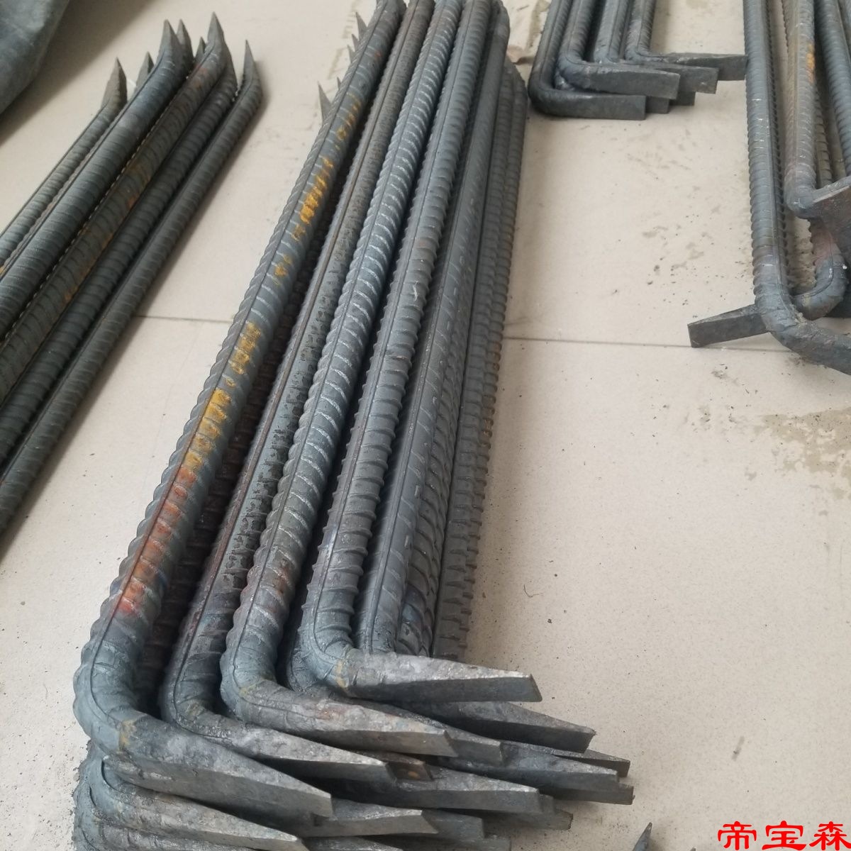 工地木工拆木模撬棍,螺纹钢手工打造撬杠高温淬火两头扁7字形撬棒