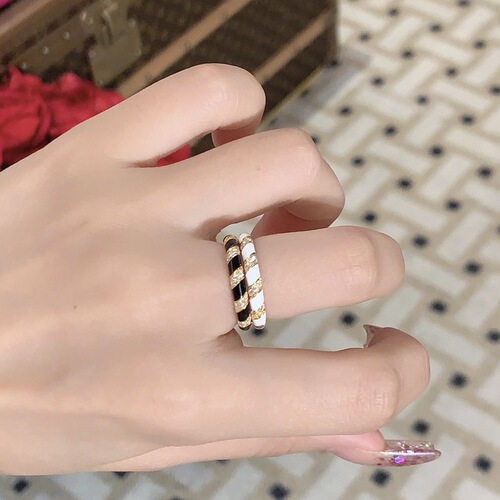 Fashionable trendy temperament Ins black and white enamel ring light luxury retro high-end cold wind zirconia stacking ring set