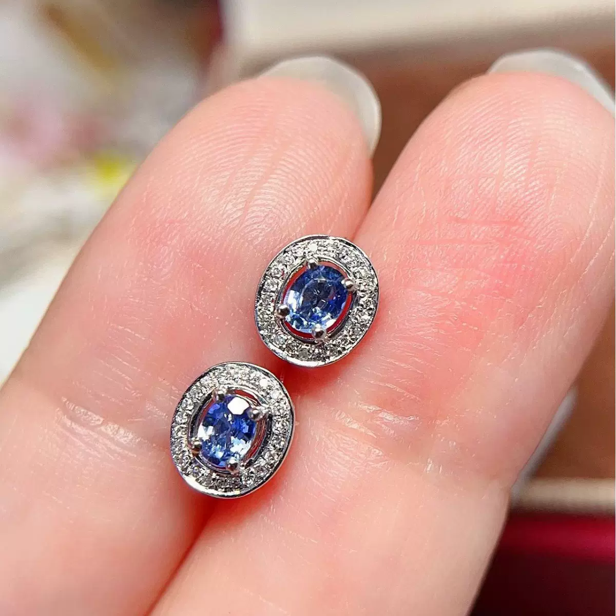 福贝钻珠宝 18k金蓝宝石耳钉  玻璃体  珠宝 耳环  重0.91克 钻石