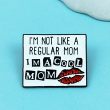 红色嘴唇个性图案徽章方形几何金属英文配饰胸针服装领针饰品现货