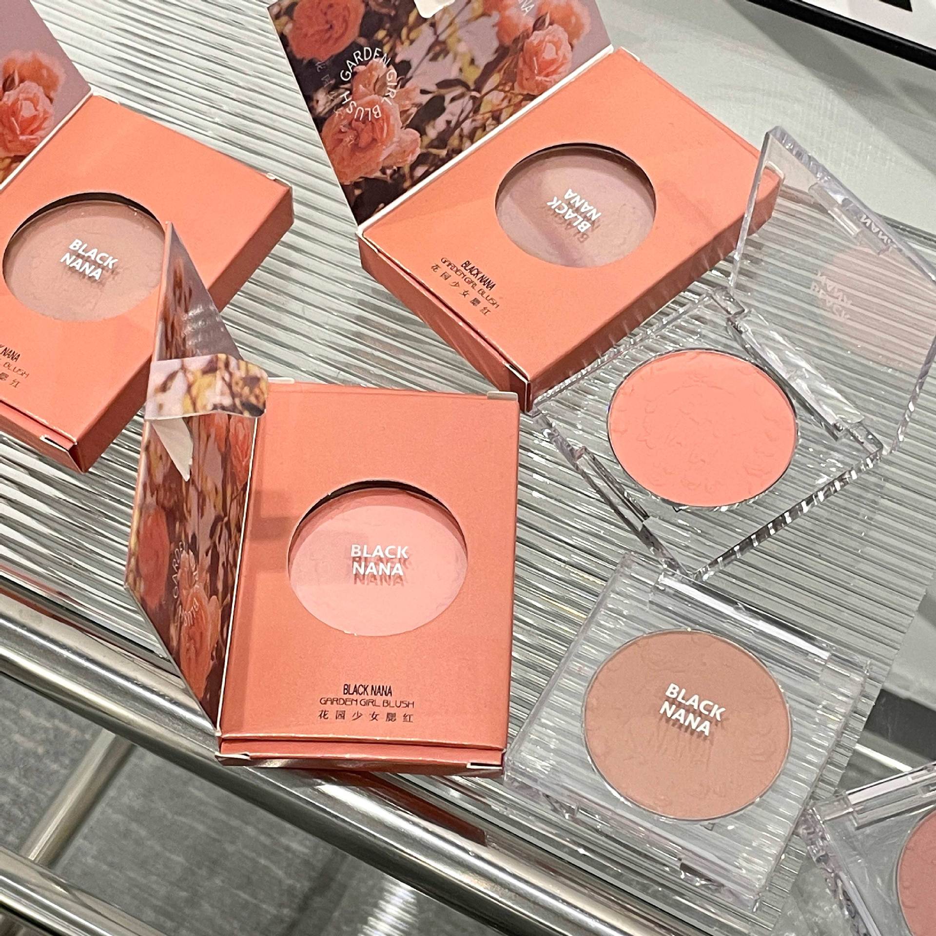 BLACK NANA Garden Girl Blush Natural Nude Makeup Highlight Brightening Blush Palette Affordable Student Cross-border Wholesale Application Scenario