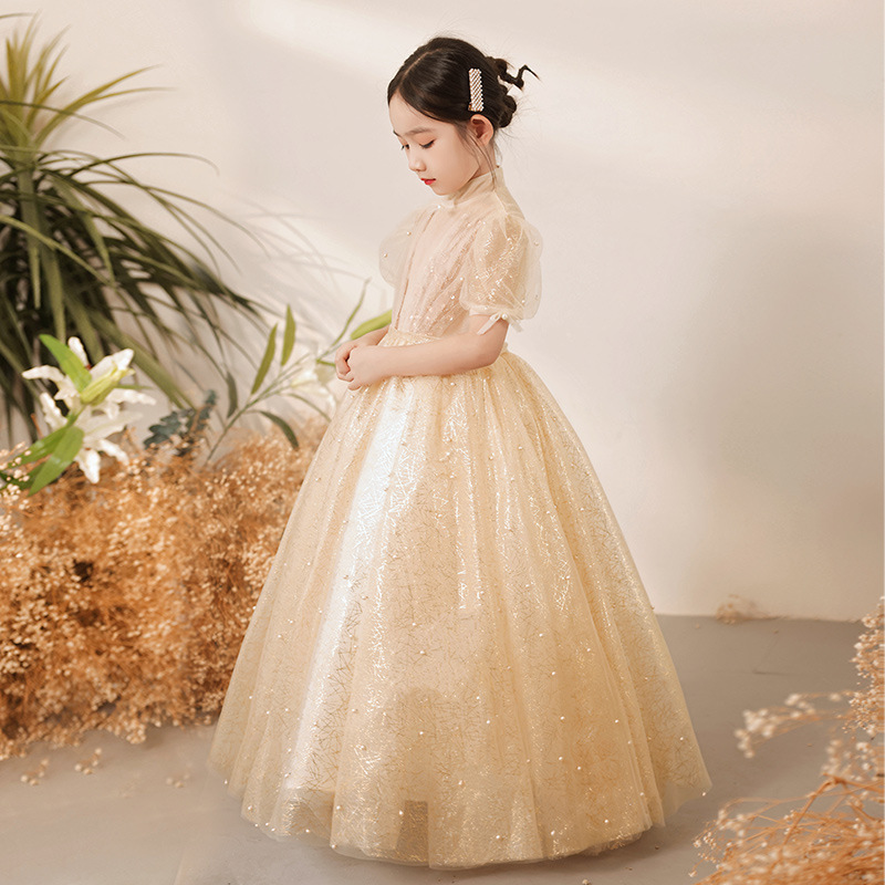 Девушка платье