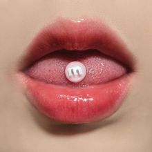 树脂M豆舌钉彩色迷你字母巧克力豆不锈钢外螺纹 甜酷辣妹穿刺饰品