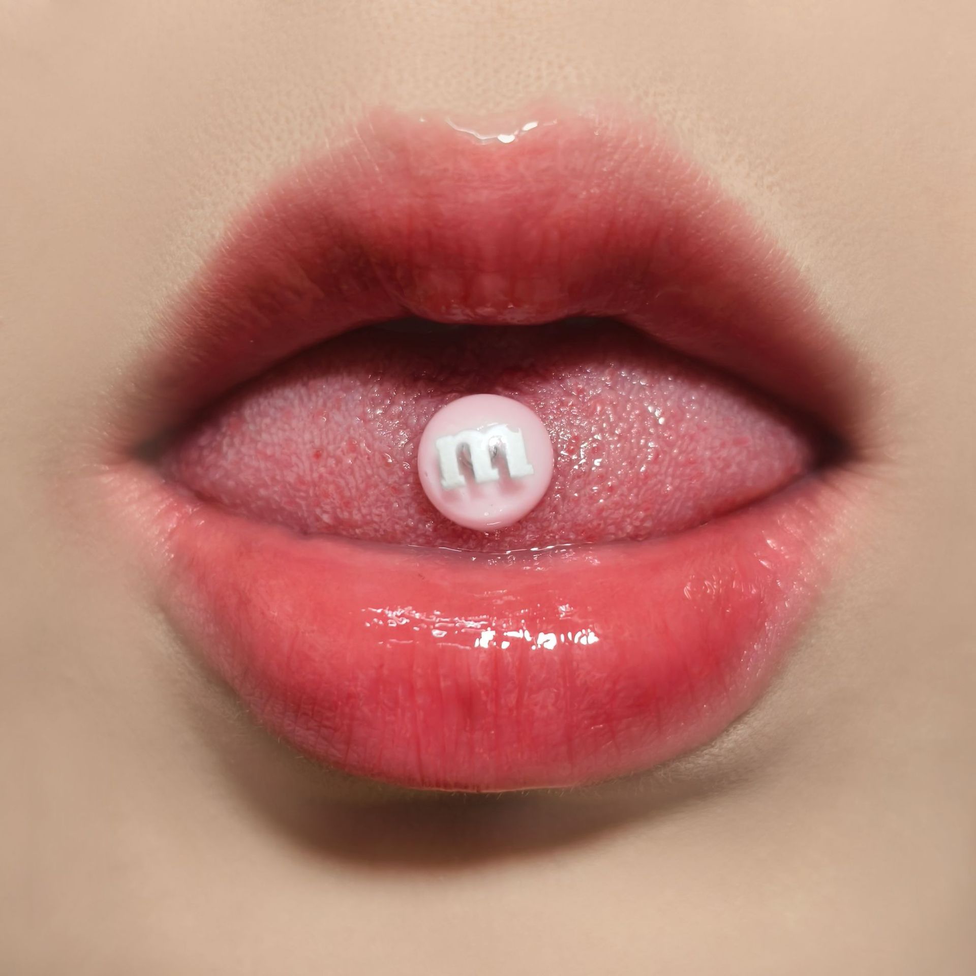 树脂M豆舌钉彩色迷你字母巧克力豆不锈钢外螺纹 甜酷辣妹穿刺饰品