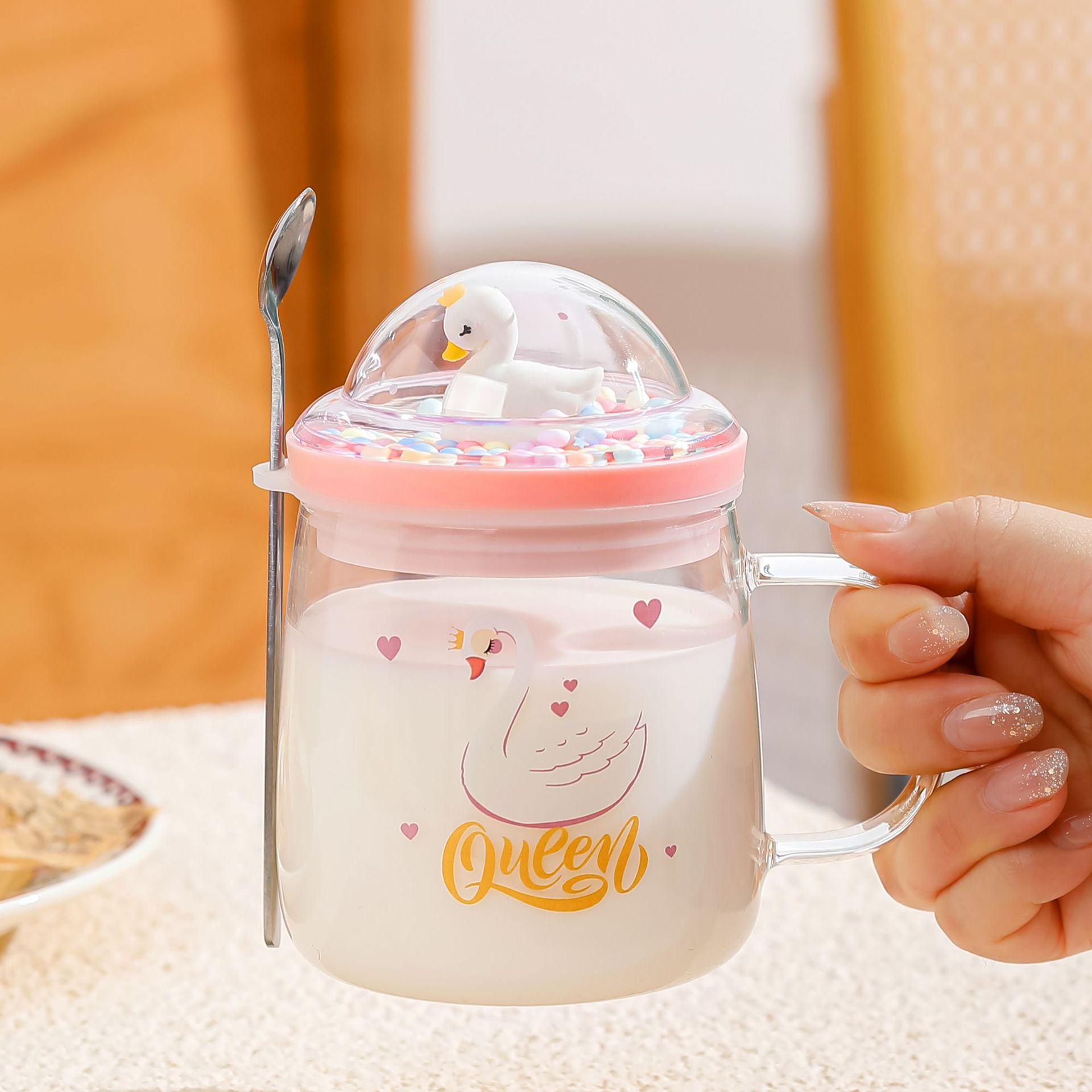 Personalidad creativa de alto valor de cara cisne copas de regalo de mano copas de agua con cucharas de tapa taza de leche de marca roja