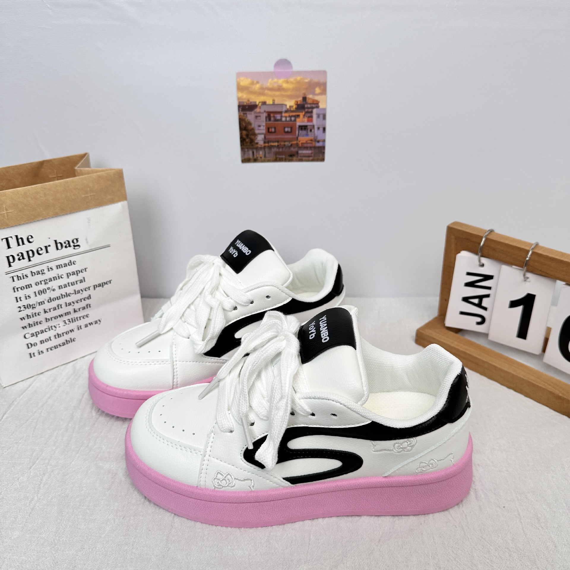 Yuanbo original blanco en polvo costura gato diseño zapatos de pan mujeres retro nicho zapatos de skate zapatos deportivos de suela gruesa en nombre del cabello