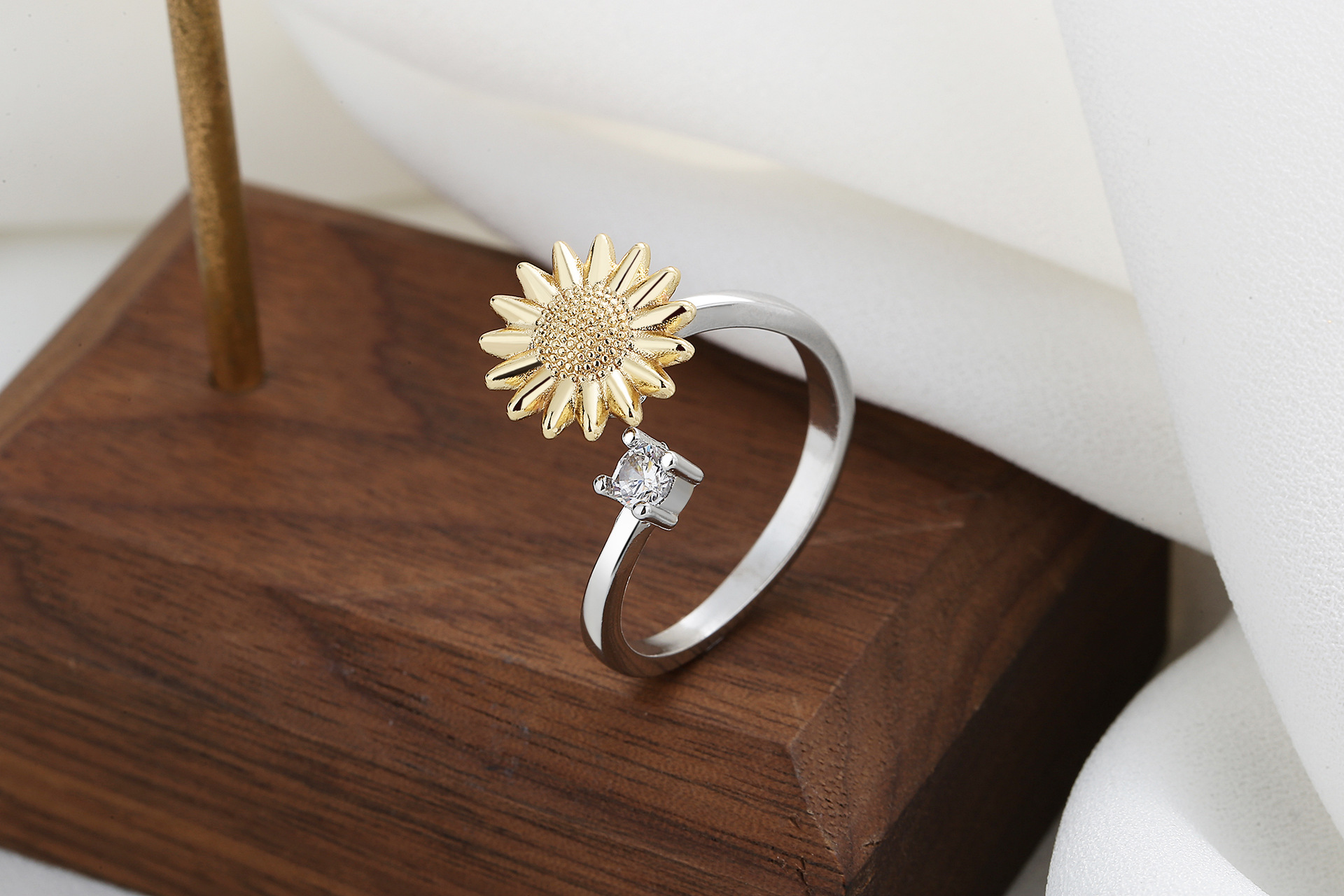 Fashion Star Moon Flower Metal Inlay Rhinestones Womenu0027S Rings