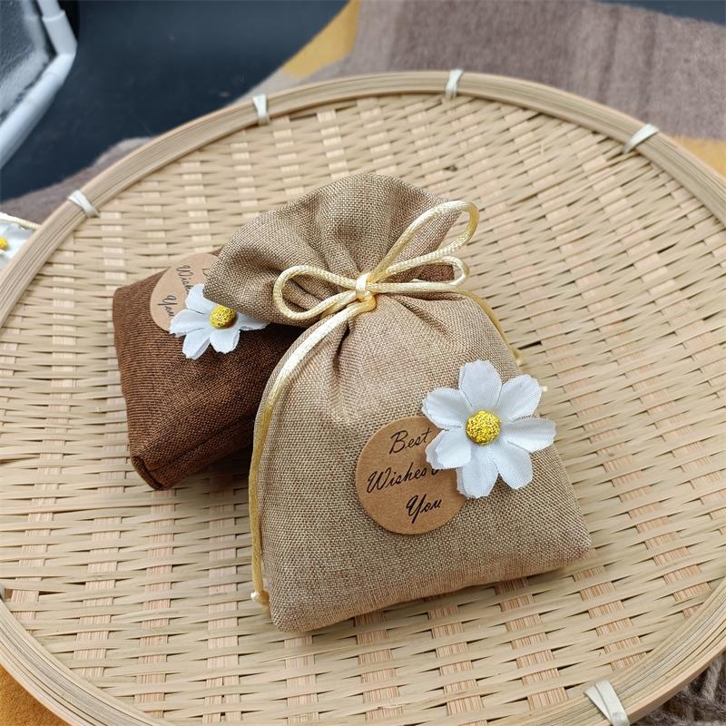 クチナシの花の香りはタンスの香り袋の小さいお茶の香りを包んで部屋の寝室の清新な香りを包みます。|undefined