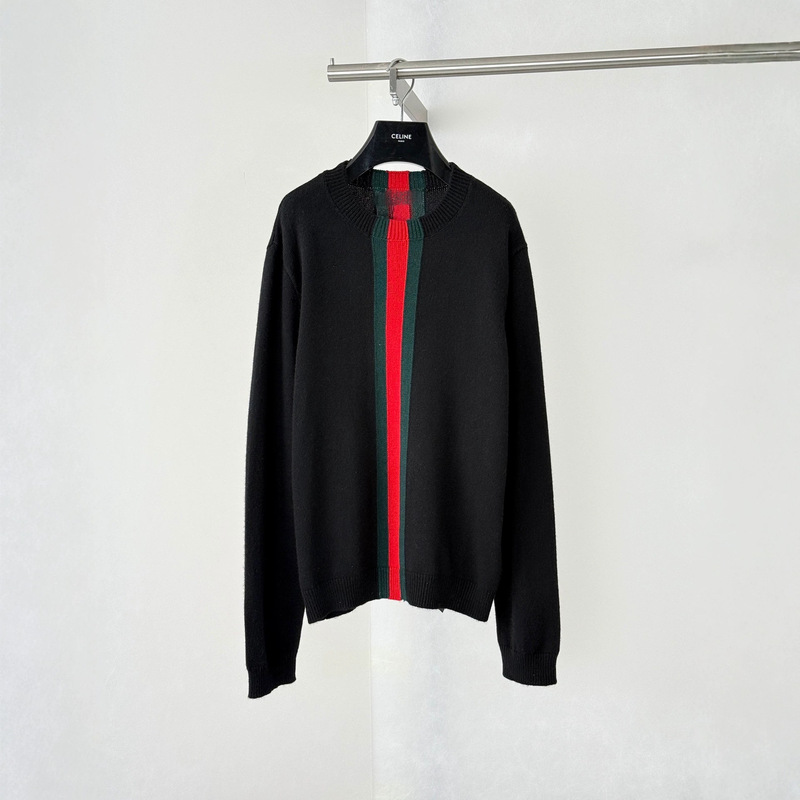 GU high-quality authentic classic red and green striped round-neck knitted sweater GU high-quality authentic classic red and green striped round-neck knitted sweater