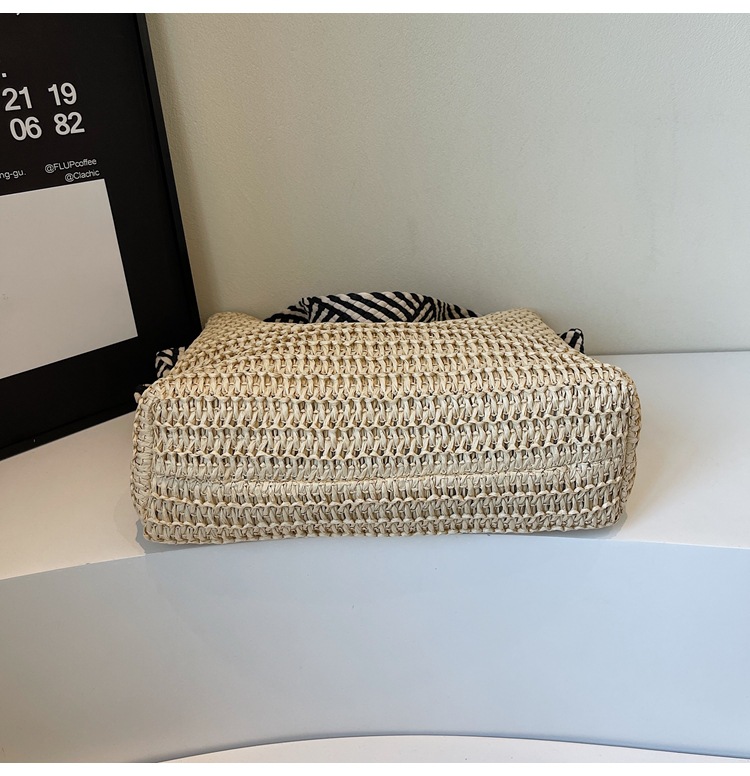 Summer large-capacity straw woven bag for women, 2025 new style seaside and beach vacation single-shoulder bag, commuter tote bucket bag undefined