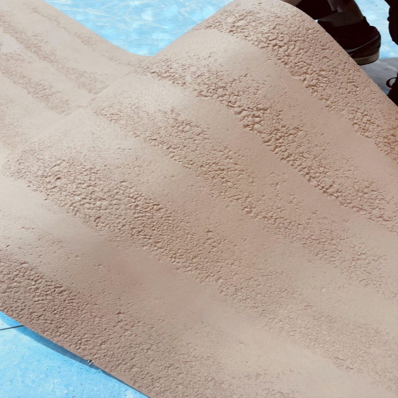 Tablero de vertido de cemento de piedra blanda Tablero de bauxita de piedra flexible ultrafino Tablero de revestimiento de hormigón de agua limpia Decoración de pared de fondo