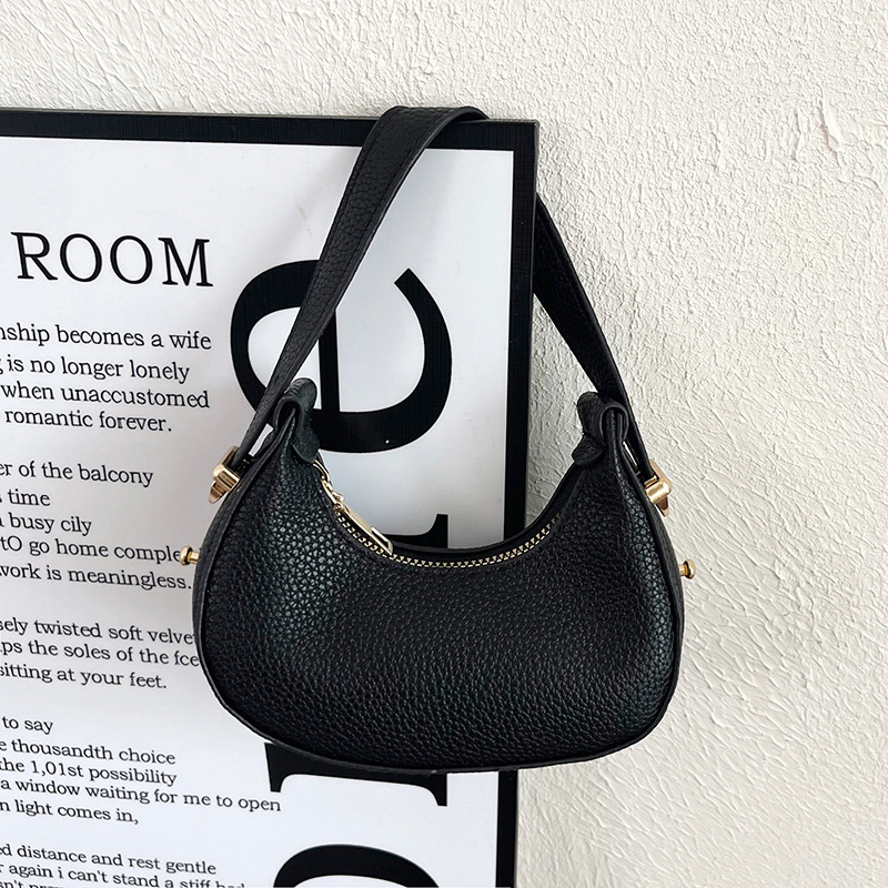 Bolso pequeño para mujeres 2026 nuevo nicho de diseño de tendencia de verano personalidad moda moda moda popular bolso de media luna de hombro bolso axilar