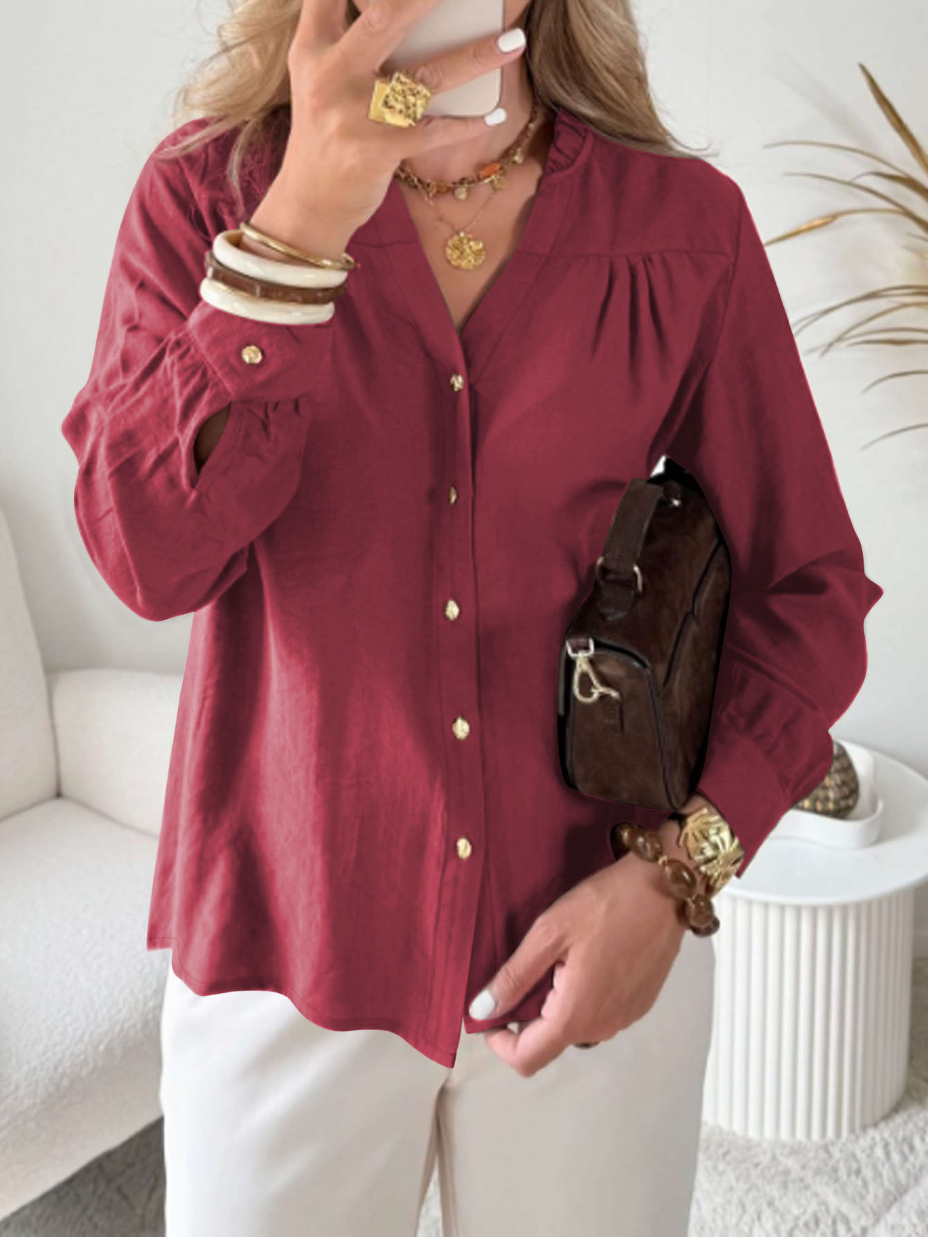 Dam blus i plus size med volangkrage och blommig spets_voghion.com