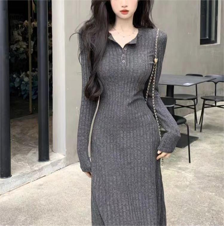 Autumn/Winter 2025 New French-Style Elegant Black Long Dress, Base Sweater Dress for Women, Petite Knitted Dress