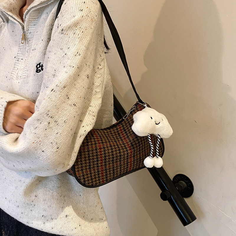Bolsa de hombro simple a cuadrícula nicho zhong2024 invierno nuevo estilo versátil bolso de braza retro bolso de mujer