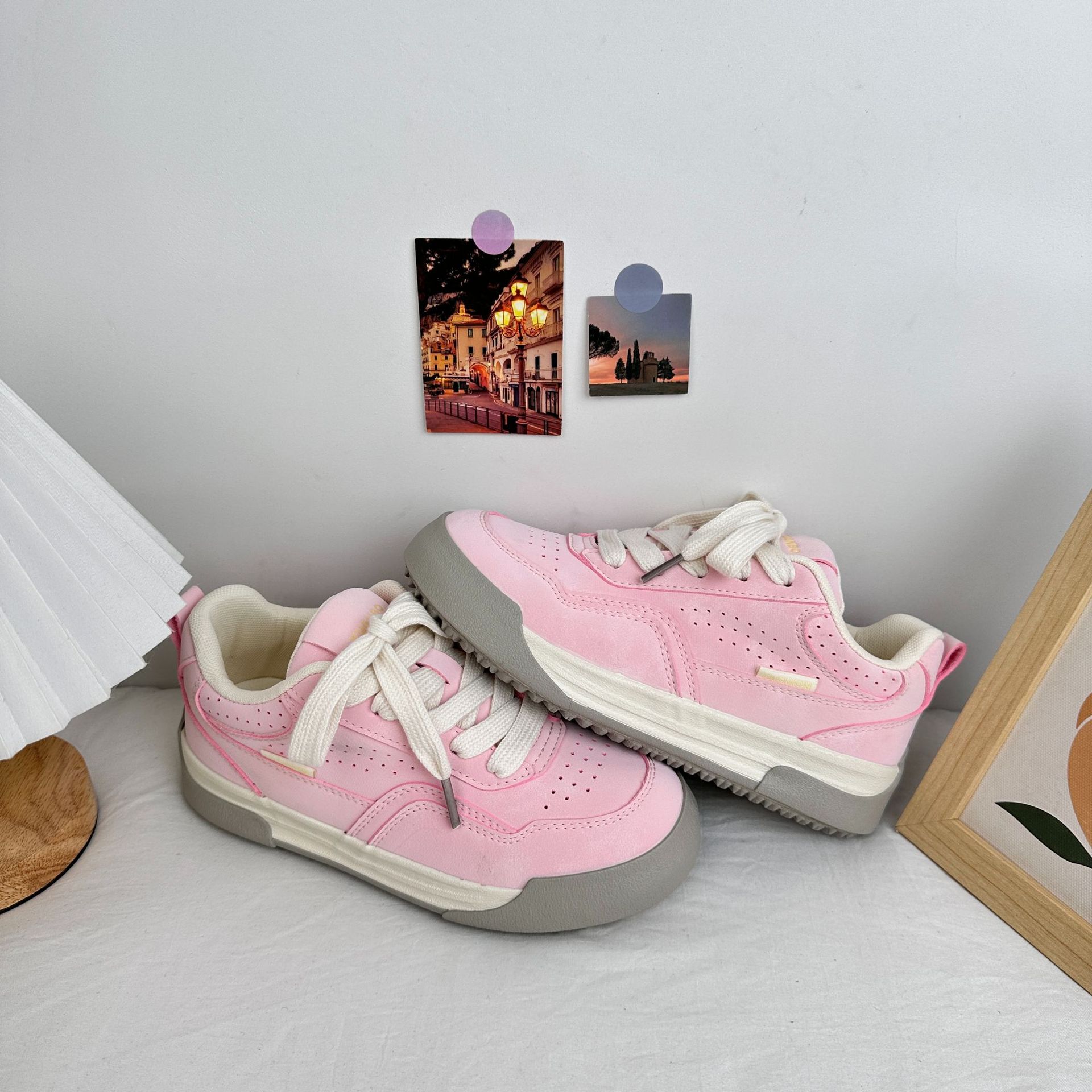 Yuanbo2025 primavera estudiantes nuevos zapatos de skate con zapatos de lona de suela gruesa para mujeres Harajuku estilo de puerto zapatos casuales de mujer