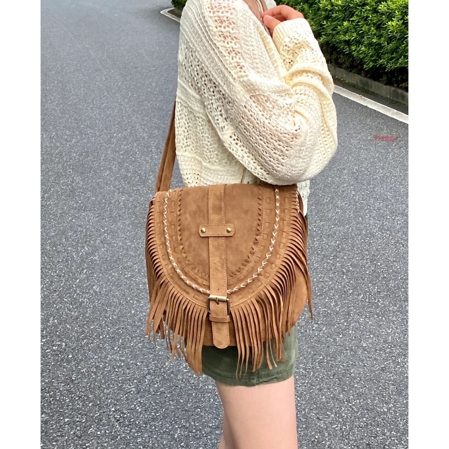Women's Suede Tassel Saddle Crossbody Bag For Everyday Style_voghion.com