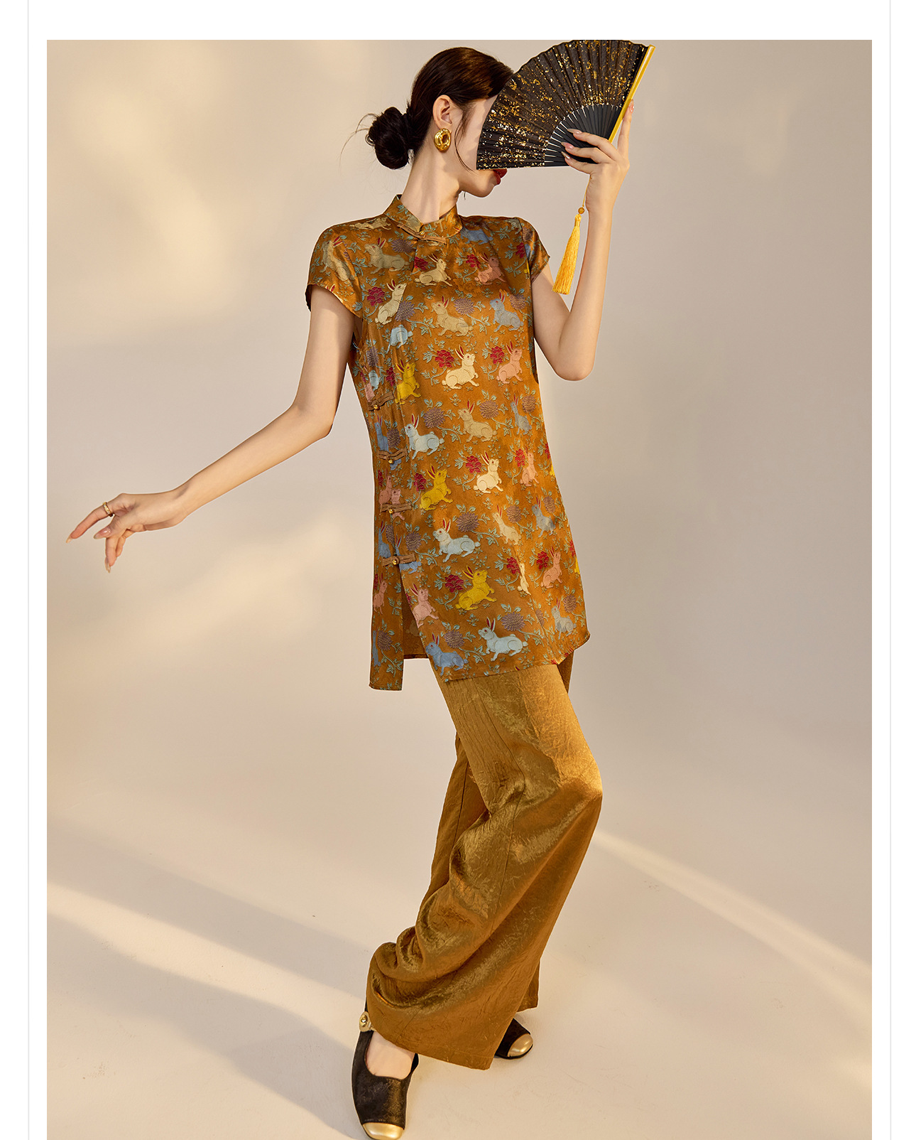 Đầm suông midi chữ A vải rayon thêu hoa cách tân cổ điển Trung Quốc — Màu đỏ san hô, Màu caramel chi tiết 31