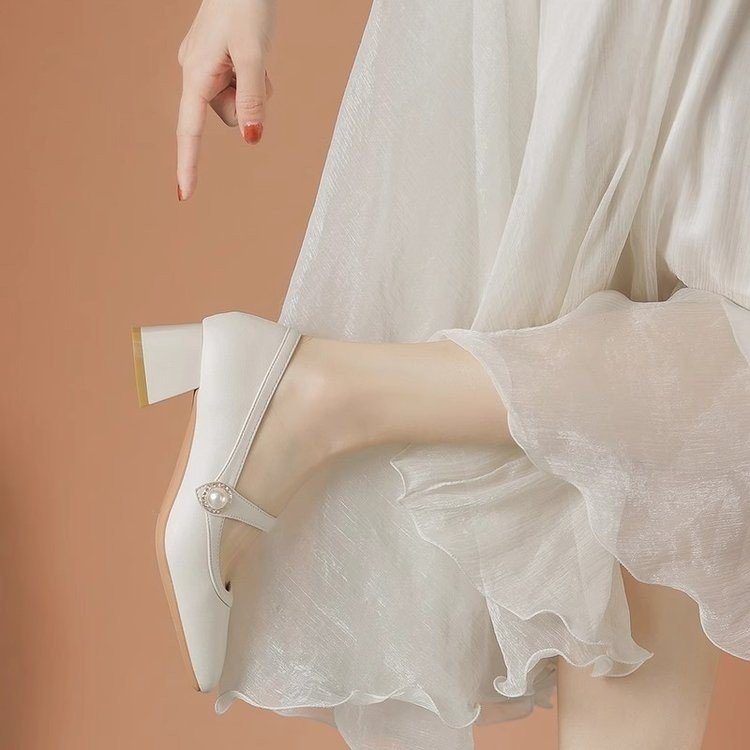Zapatos de una sola mujer, zapatos de talón medio, zapatos de cabeza cuadrada de Maria, 2025 primavera, nuevos zapatos franceses de talón alto, zapatos de cuero.