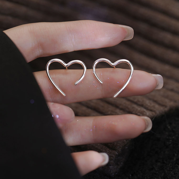 Boucles d'oreilles tendance en forme de cœur, collection 2022, pour femmes. Un bijou de luxe élégant et raffiné. Accessoires d'oreilles haut de gamme._voghion.com