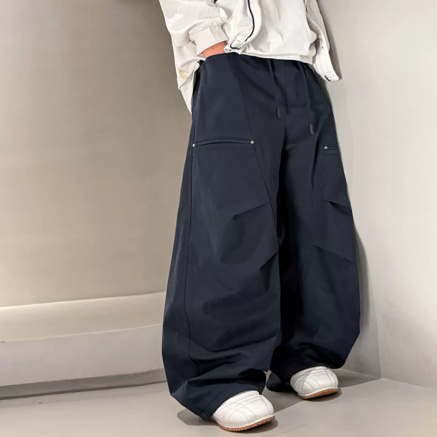 男童工装裤子春秋款2026新款中大儿童春季运动卫裤男孩春装直筒裤