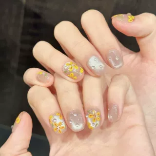 艺禾【金盏花事】裸粉猫眼手绘小花穿戴甲温柔清新短款手工美甲贴
