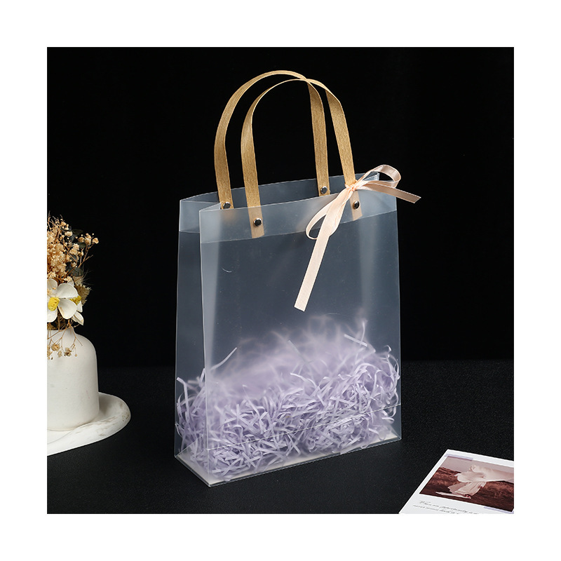 スポット卸売 pp 透明ハンドバッグつや消し pvc プラスチックギフトバッグ結婚式のキャンディーギフトバッグカスタマイズ|undefined