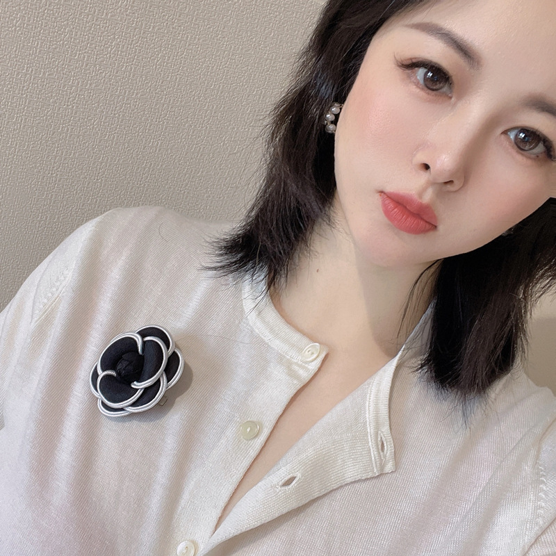 Corea del Sur Chanel estilo Camelia broche tela hecho a mano accesorios vestido todo partido traje suéter abrigo pin ramillete