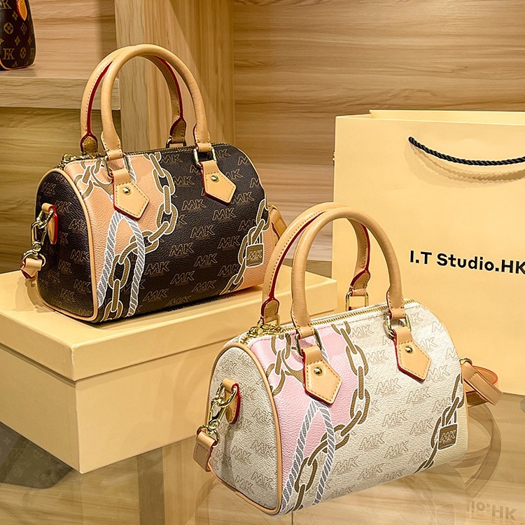 넷 레드 봉투 보스턴 베개 가방 여성의 2024 가을 겨울 새로운 패션 올 매치 가죽 핸드백 여성의 크로스 바디 작은 가방