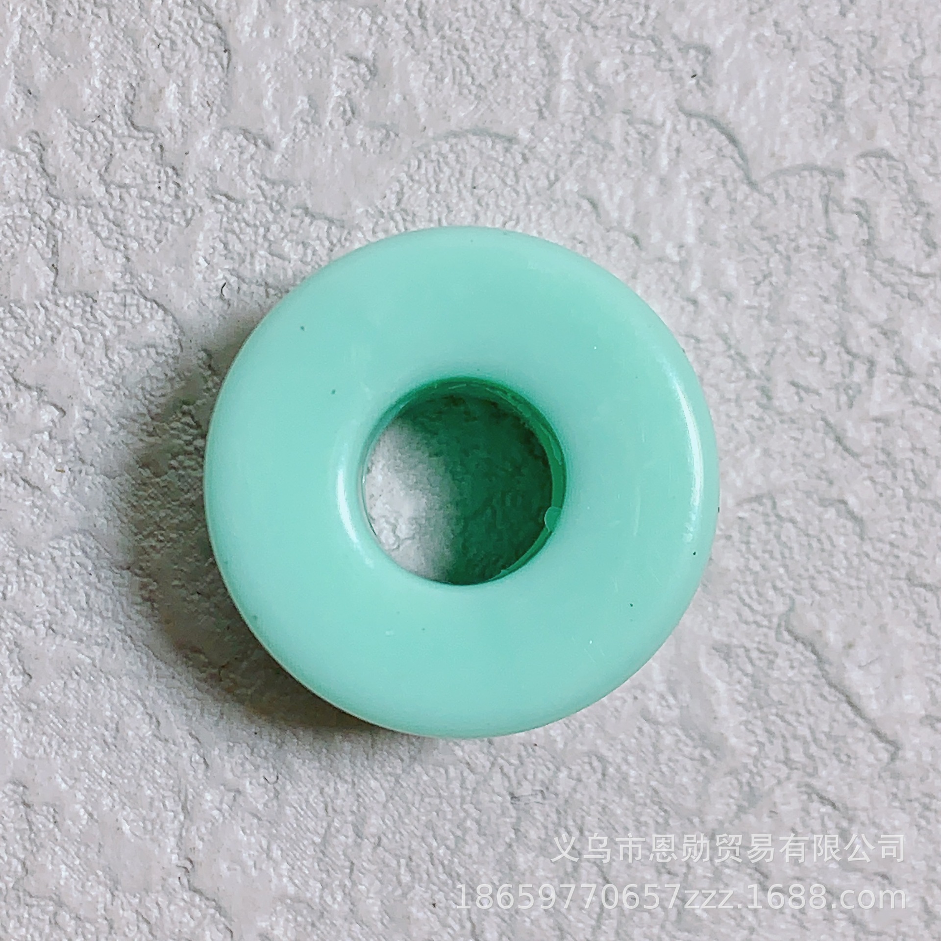 O (turquoise)