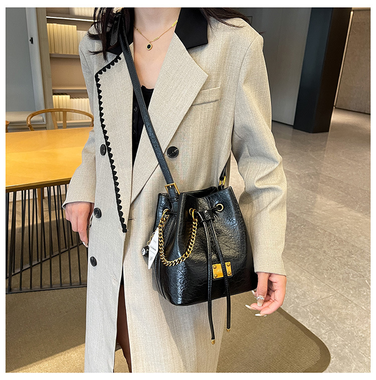 792g Weight Polyester Lining Material Sewing Thread Fashion Element String Closure Type Single Shoulder Strap Strap Type Bucket Bag Bags Type Casual, Street, Shopping Occasion Pu Leather Material Solid Color Pattern All Seasons Season Women's Gender Streetwear Style Bucket Shape Medium Size Women's Medium Pu Leather Solid Color Streetwear Sewing Thread Bucket String Bucket Bag 5