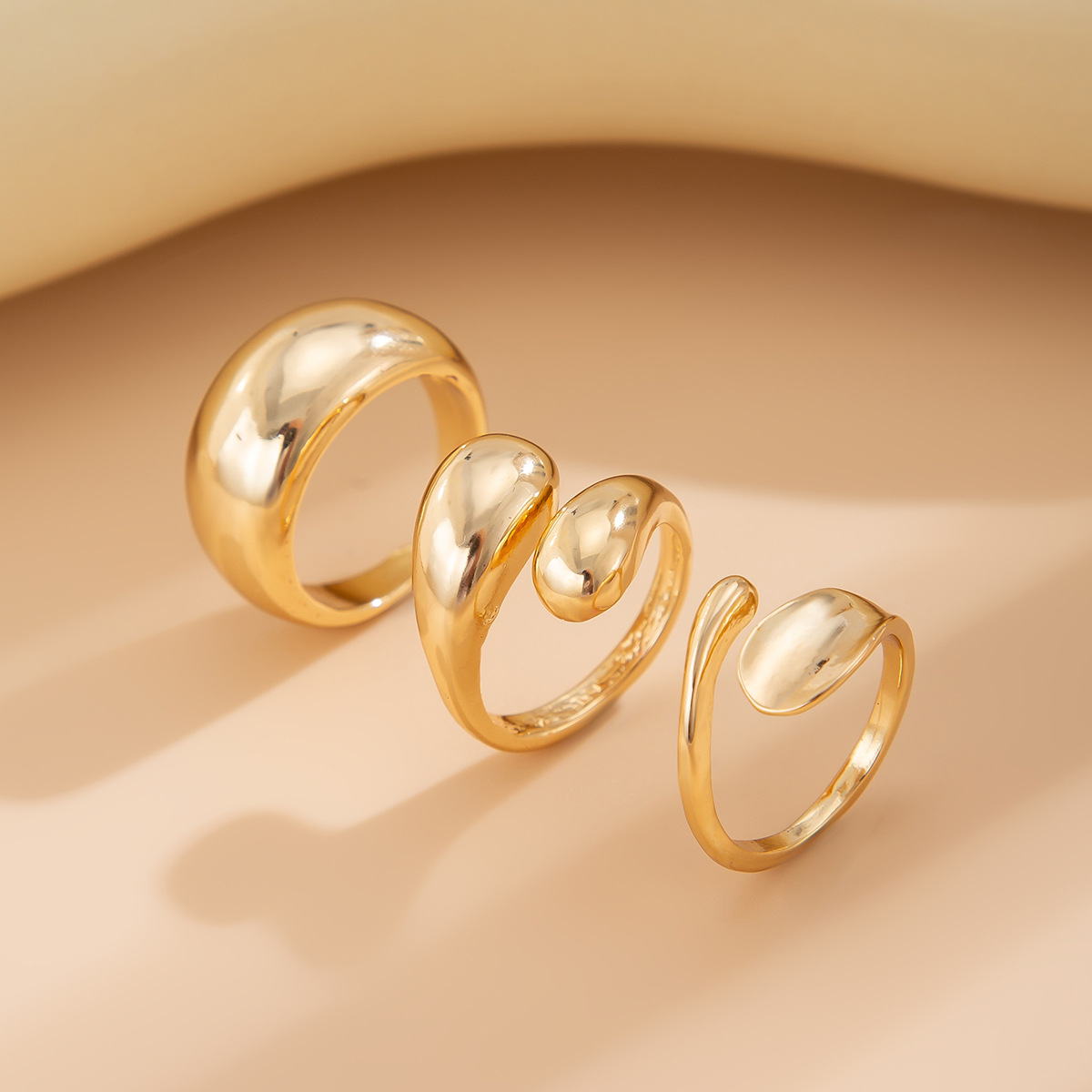 Conjunto de anillo de perlas barrocas geométricas de estilo dulce y fresco transfronterizo europeo y americano, anillo brillante de metal líquido personalizado