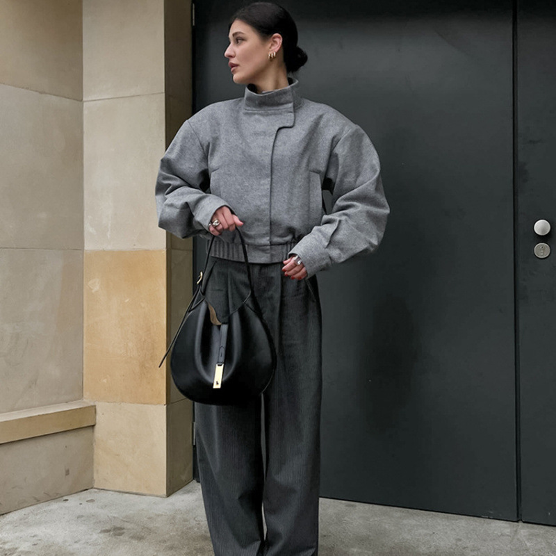 This Stylish Grey Short Coat With A Small Stand-Up Collar Made Of Distinctive Woolen Fabric Is A Versatile And Unique Ch_ecoleips.com