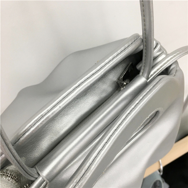 Women's Mini Pu Leather Solid Color Classic Style Cloud Shape Zipper Shoulder Bag display picture 9