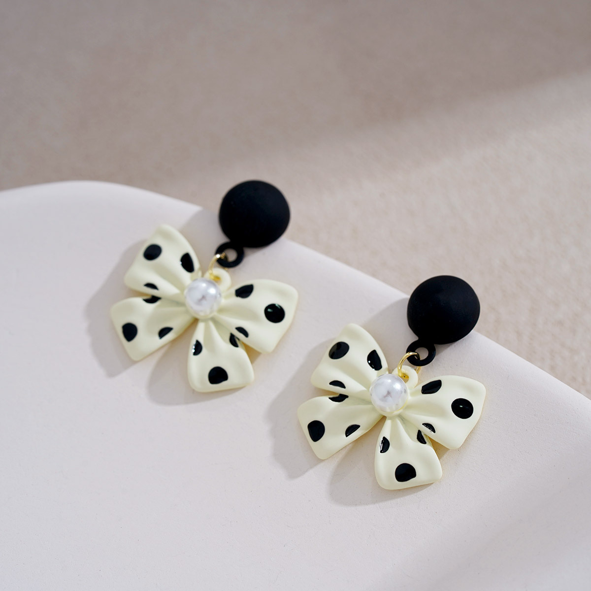 No Inlaid Inlay Material Korean Fashion Simple Spray Paint Feminine Milky White Dot Bow Earrings