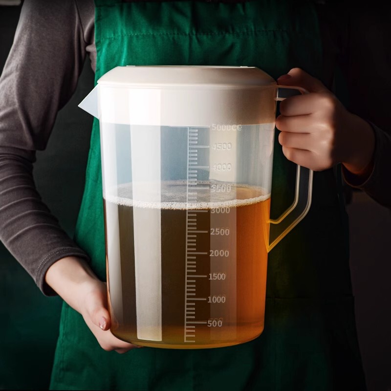 Plastic Cold Water Jug with Large Capacity for Home Use, Tea Brewing Pitcher, High-Temperature Resistant, Milk Tea Shop Cold Water Jug with Scale, Commercial Use
