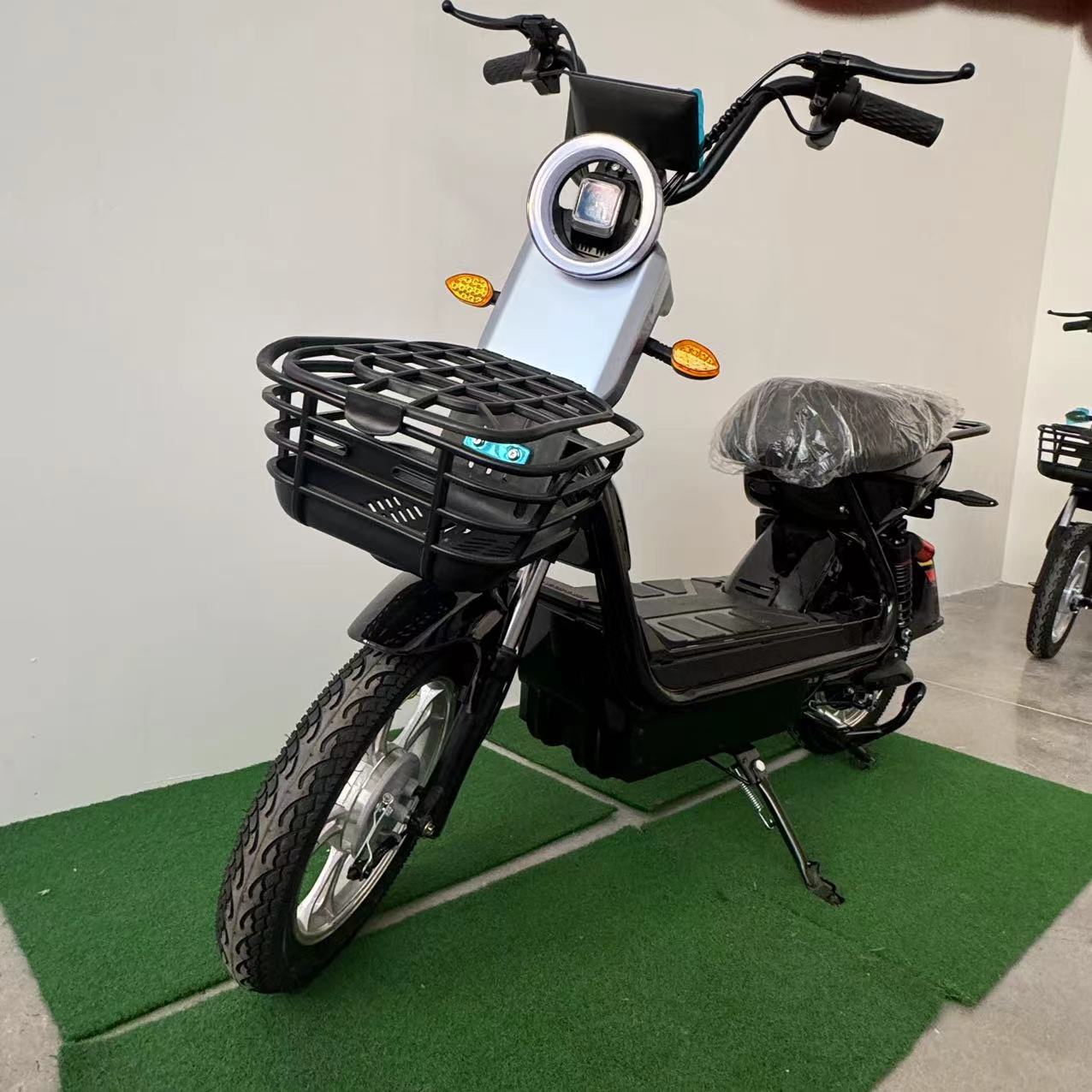 Manufacturer Electric Car Adult Two-Wheel Luxury Electric Bicycle Small Battery Car Vacuum Tire Extremely Cool S Electric Motorcycle