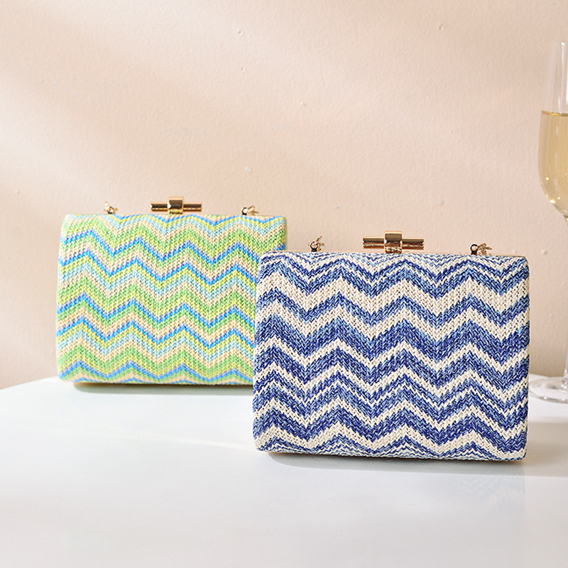 Bolso de mujer de paja fresca de verano estilo europeo y americano correa de hombro única cadena bolso de noche patrón corrugado bolso cuadrado de mano venta caliente