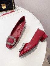 小香风漆皮单鞋女2024春夏季新款鞋子带根粗低跟方头浅口婚鞋红色