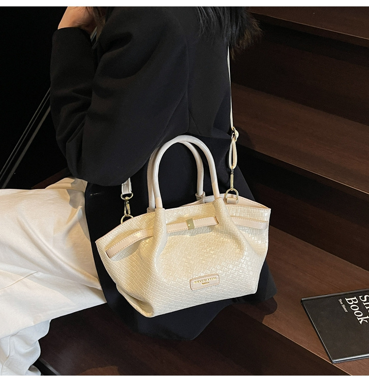 Simple crossbody bag 2025, single-shoulder bucket bag, Spring new style for work, Korean style bag, embossed commuting fashion bag for women undefined