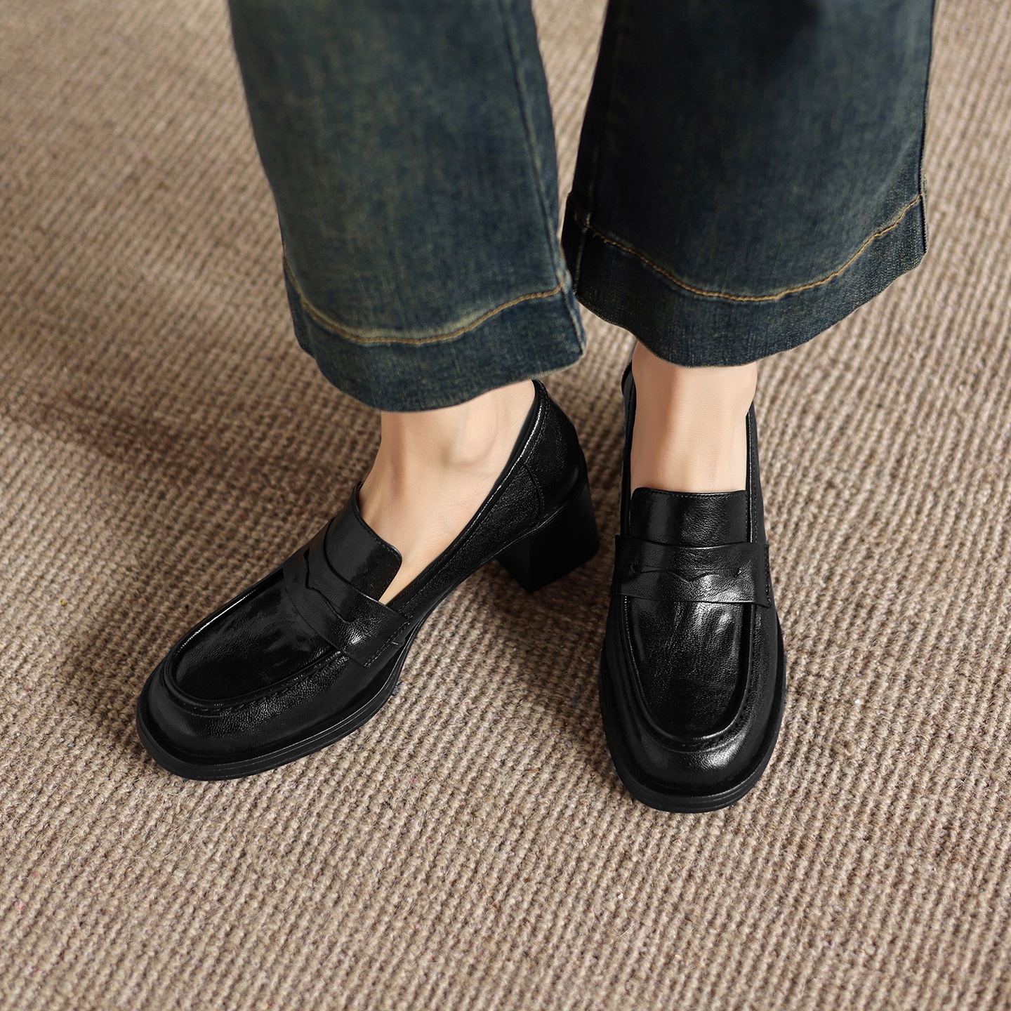 Giày cao gót nữ mũi tròn da dê gót vuông ổn định kiểu loafer — màu nâu