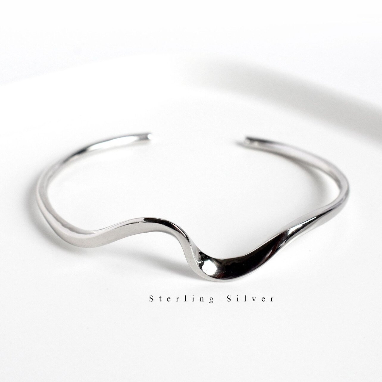2026 nuevo pulsera de plata minimalista onda ins personalidad femenina Mobius brazalete abierto nicho diseño
