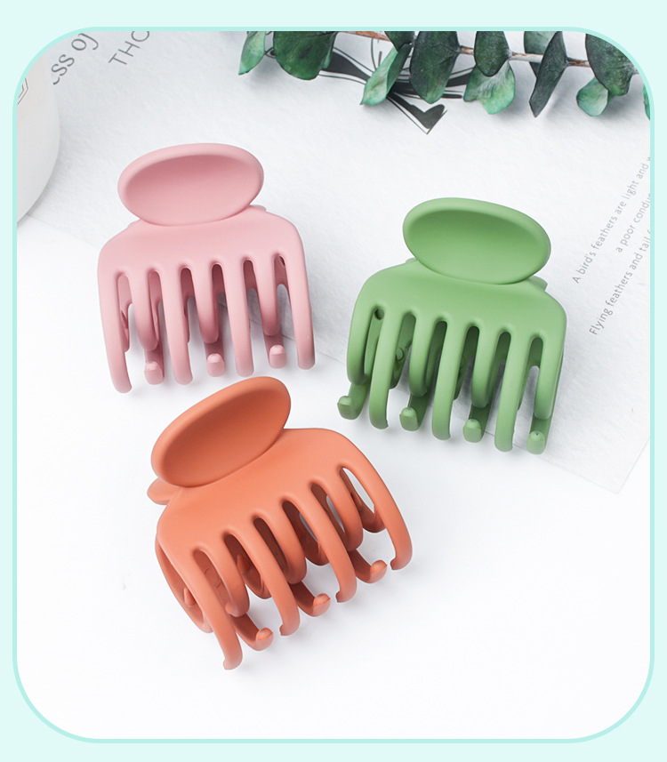Simple Style Solid Color Plastic Resin Hollow Out Hair Claws 1 Piece display picture 4